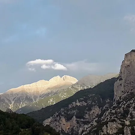 Olympus View Sauna & Πανσιόν